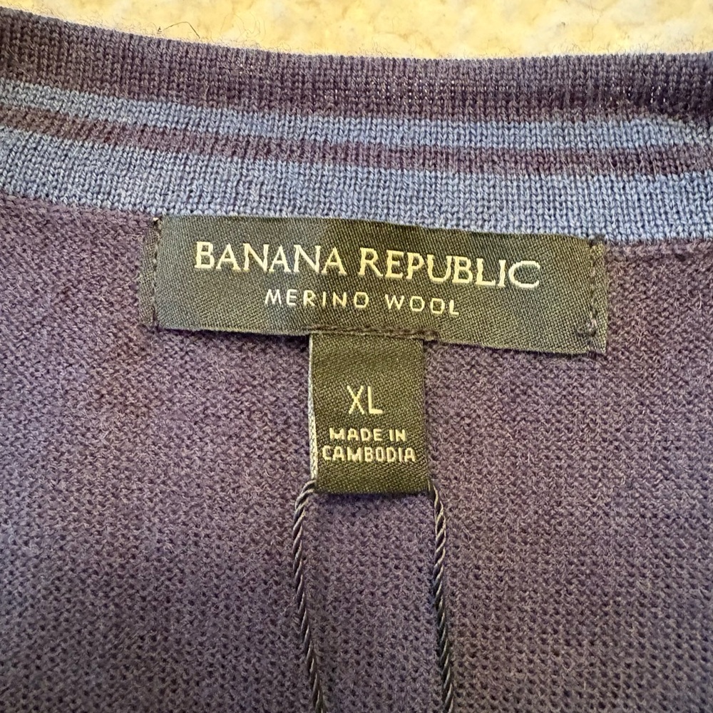 Banana Republic Men's Deep Blue Merino 100% WOOL Sweater | - Picture 4 of 12